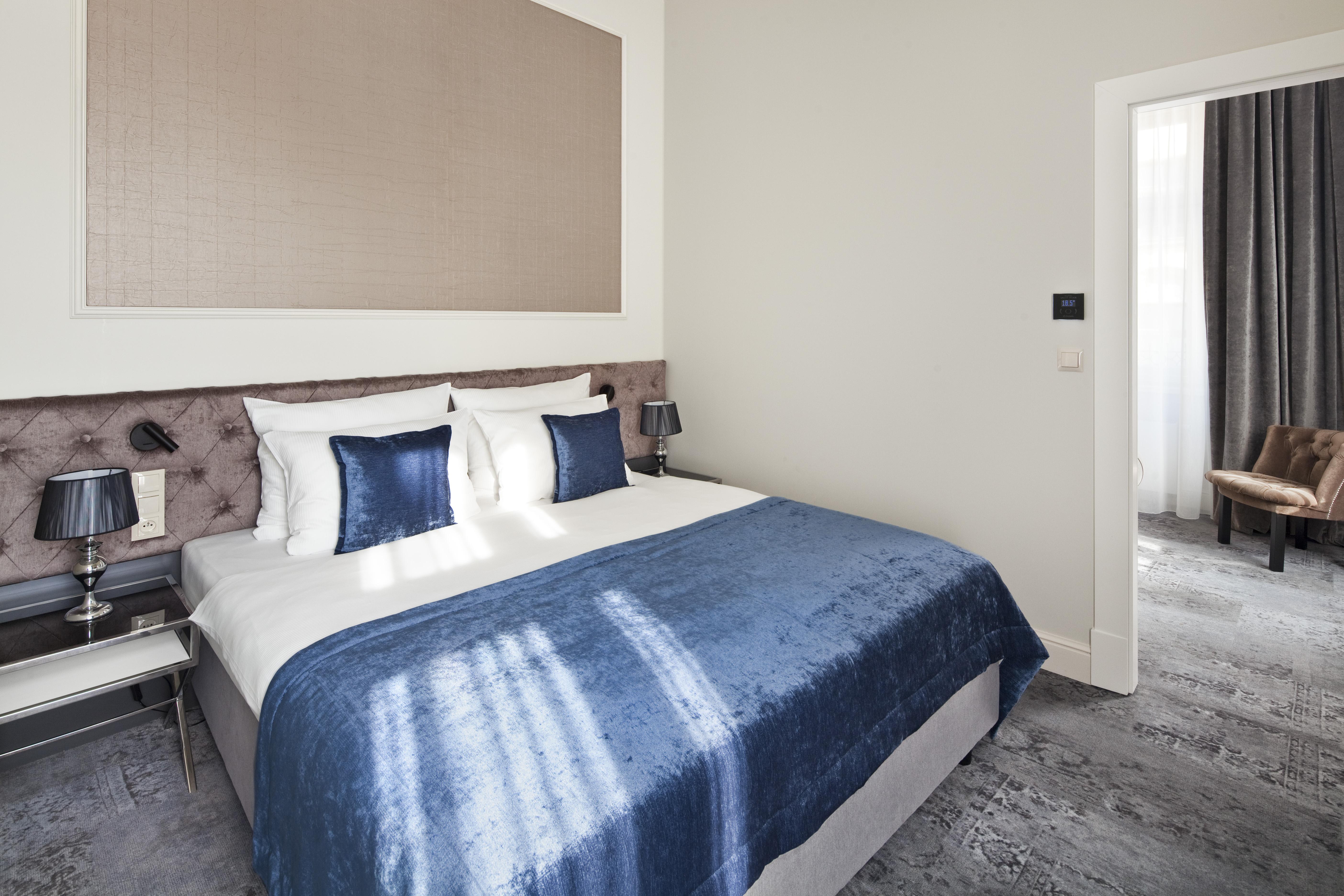 Wyndham Grand Krakow Old Town Hotel Luaran gambar A bedroom at the hotel