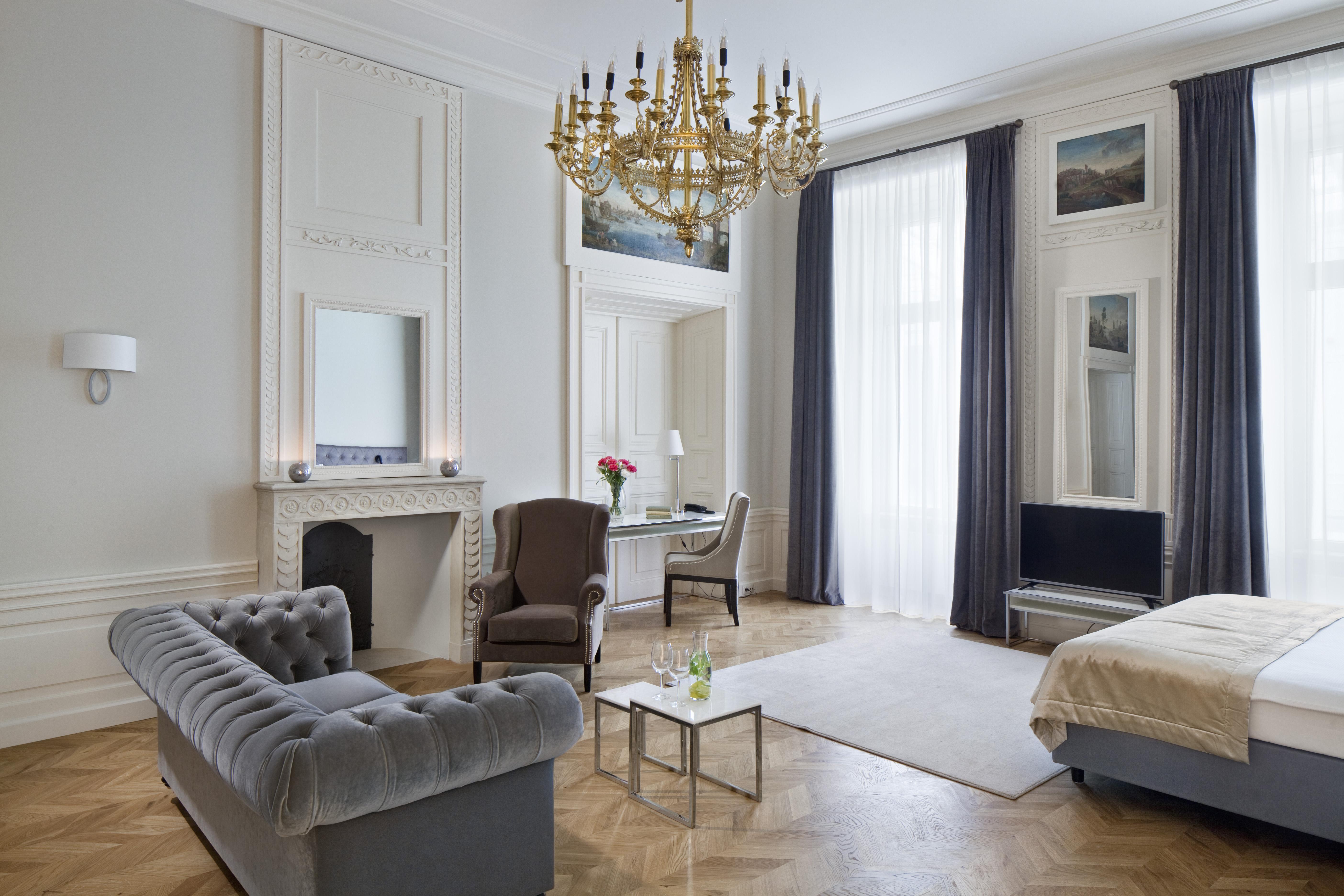 Wyndham Grand Krakow Old Town Hotel Luaran gambar Suite at the Hotel de Crillon