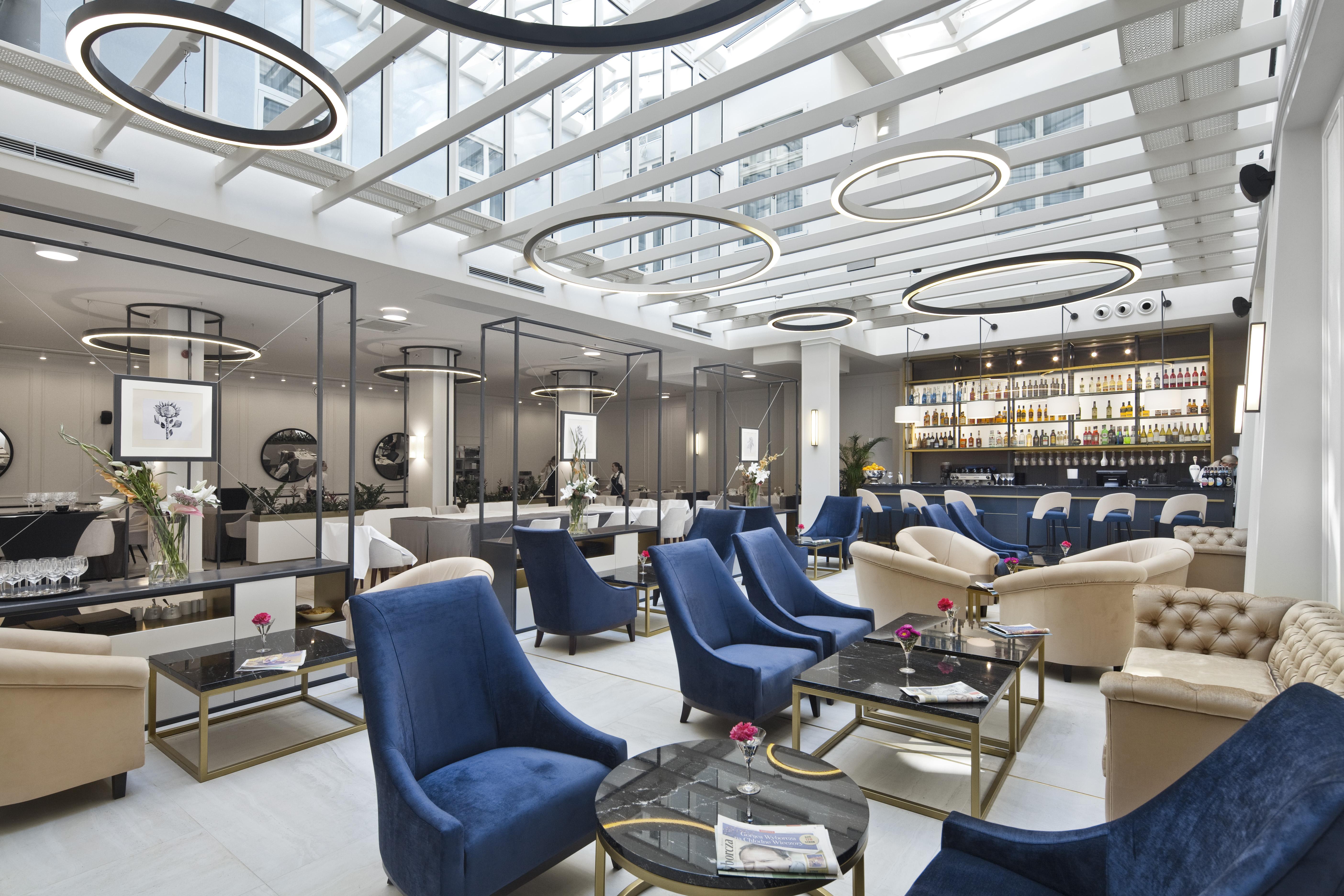 Wyndham Grand Krakow Old Town Hotel Luaran gambar The lounge at London Heathrow Airport