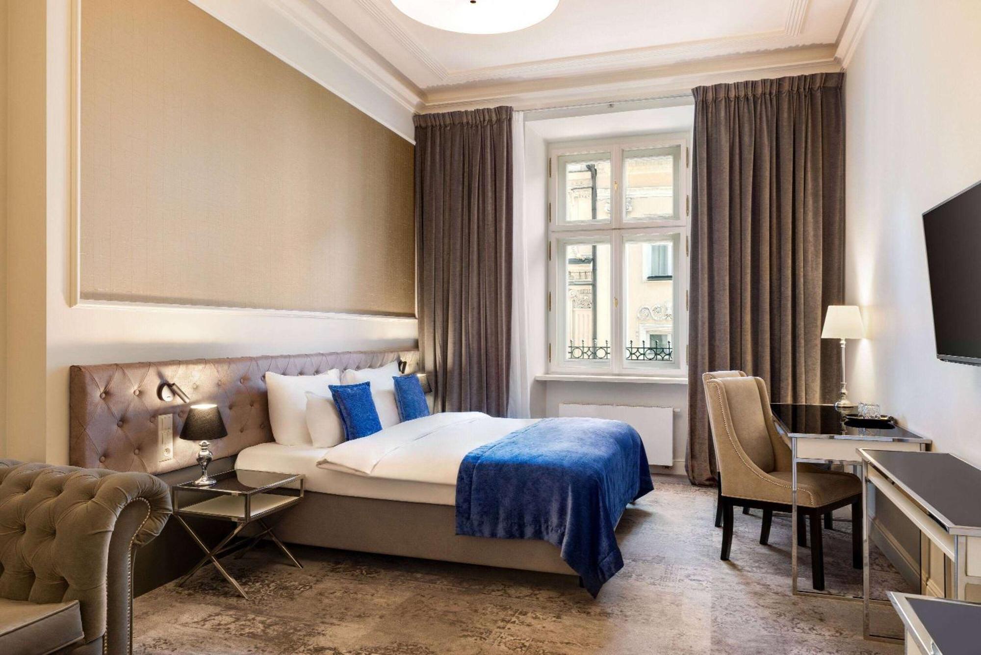 Wyndham Grand Krakow Old Town Hotel Luaran gambar A room at the hotel