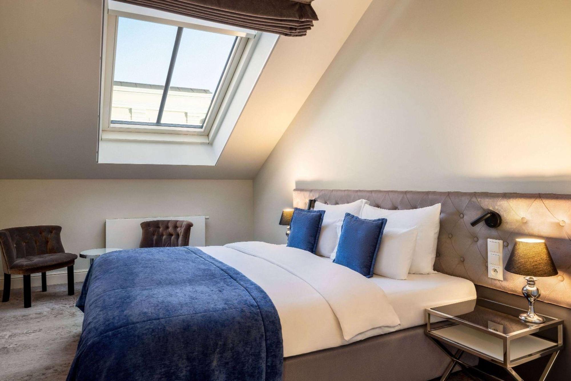 Wyndham Grand Krakow Old Town Hotel Luaran gambar A bedroom at the hotel