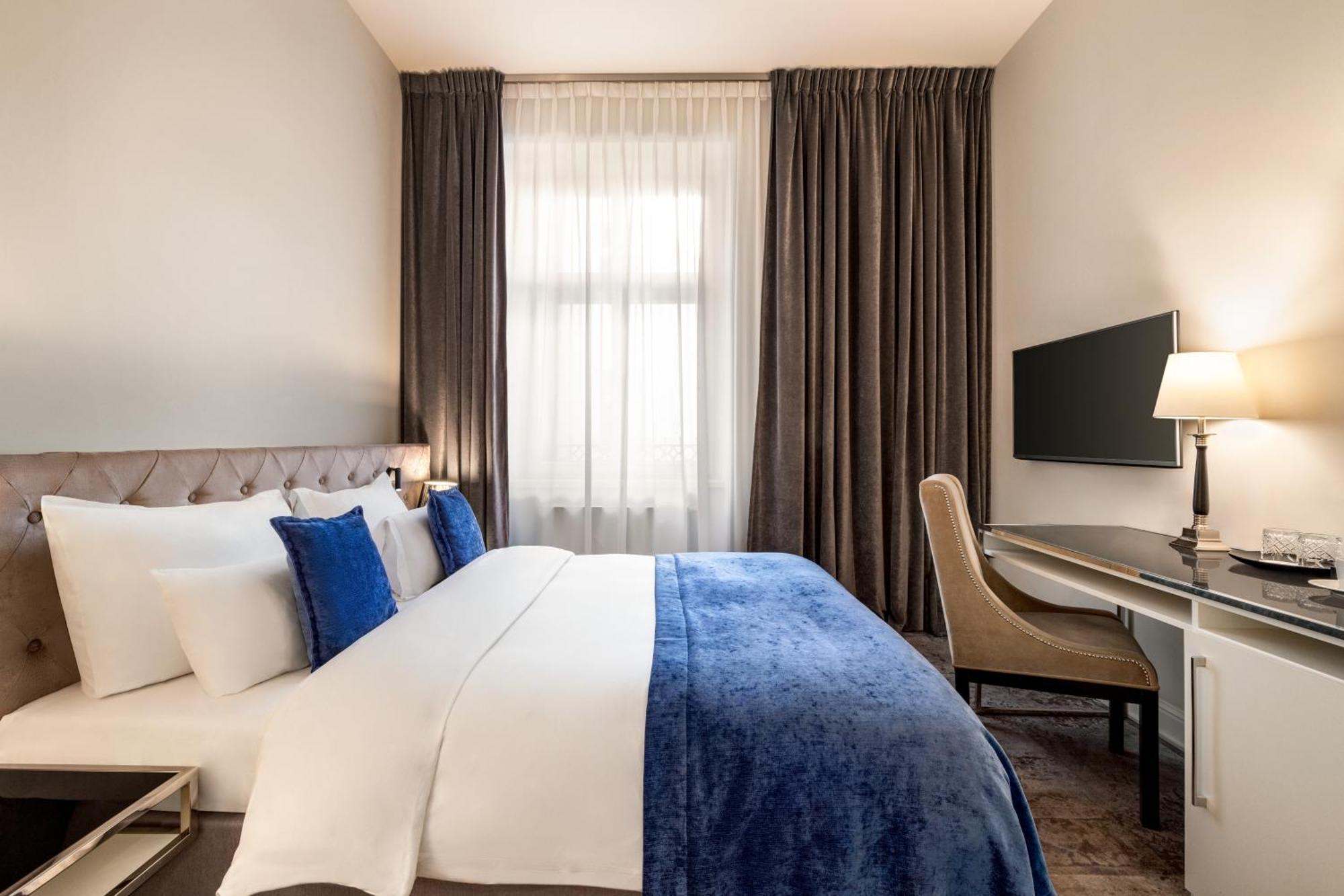 Wyndham Grand Krakow Old Town Hotel Luaran gambar A room at the hotel
